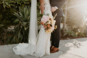 A modern romantic and edgy wedding at the smog shoppe by Los Angeles Wedding Photographer Kadi Tobin