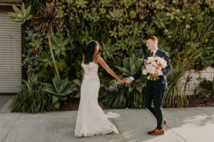 A modern romantic and edgy wedding at the smog shoppe by Los Angeles Wedding Photographer Kadi Tobin
